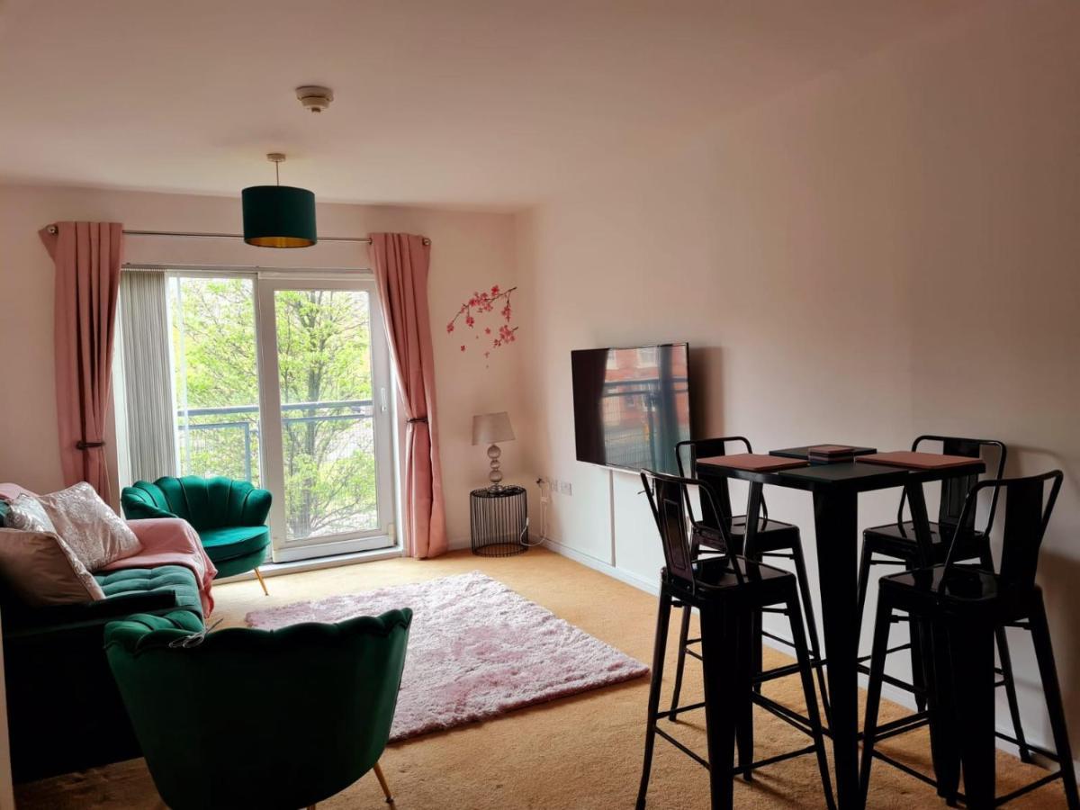 Emerald Blossom-Central Warrington, Luxurious Yet Homely, Wifi, Secure Parking 外观 照片